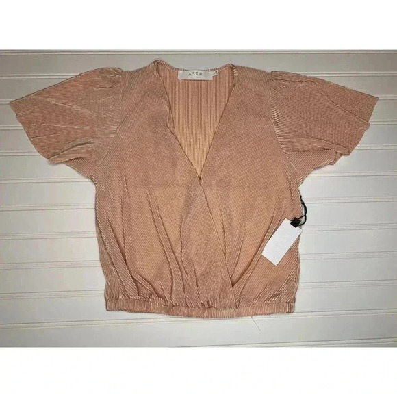 ASTR the Label Plisse Short Sleeve Surplice Wrap Top Blouse Small Blush NEW 602 - Picture 2 of 3